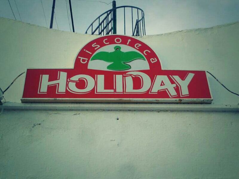 Discoteca Holiday Se Encuentra en la Localidad Cordobesa de Posadas.Contamos Con Una Experiencia en el Sector de La Noche De Mas De 30 Años.Disponemos De 3 Sala