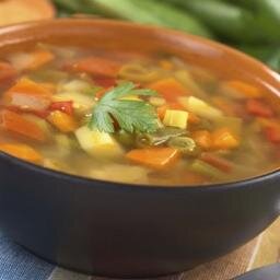 Cocina de comida casera donde ofrecemos desayunos, antojitos, cada día diferentes guisos, de res, pollo, puerco, pescado, ensaladas y bebidas | Tel. 2281954540