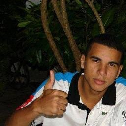 웃
eu gosto que me odeiem e que me invejem,
porque ninguem odeia o fraco, nem inveja o feio