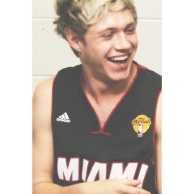 go follow for a follow back if dont follow ill unfollow you from this account