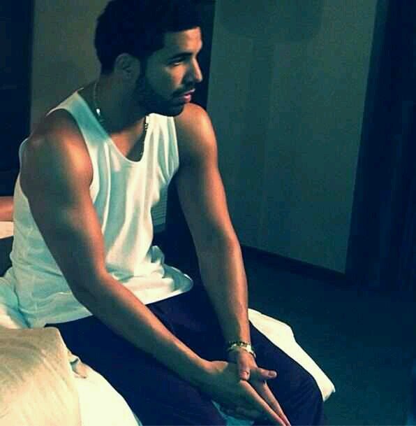 This page is to appreciate my husband, rapper Drake. PLEASE FOLLOW US #TeamDrizzy