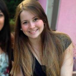 O mundo pode até fazer você chorar, mas Deus te quer sorrindo.