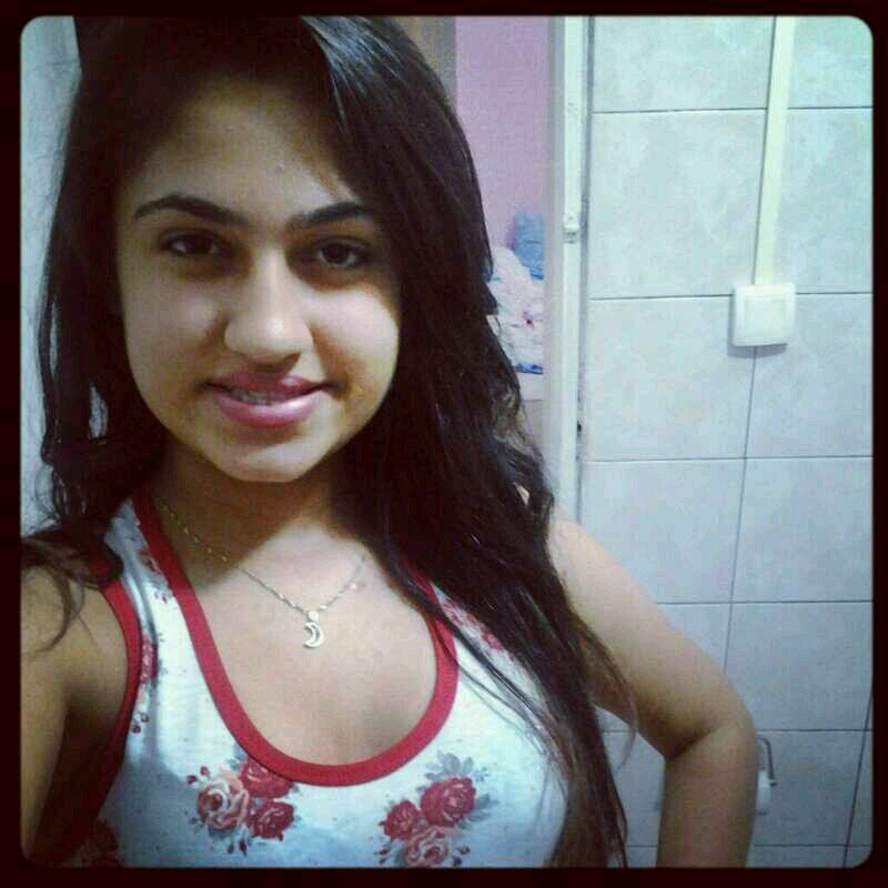 Sou carioca,Sou cincera, Siguino ? Touro,
Paixão? Meu timão Fluminense,
Amor? Minha Familia, Adoro massas & chocolate. E odeio falcidade, Sou Rebelnatica sz