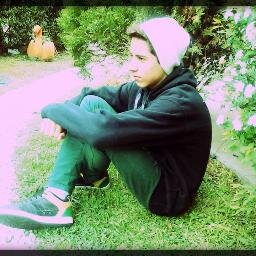 hijo, hermano, amigo, Studiante
 - Son, Brother, Friend, Student