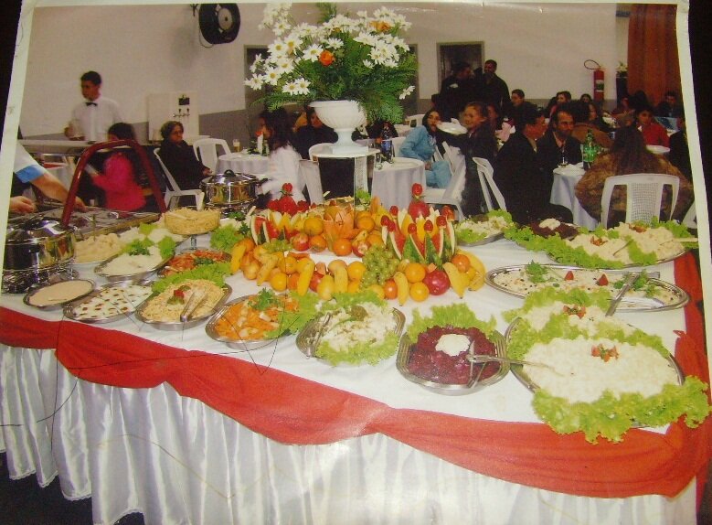 BUFFET exclusivo para festas
Nutricionista própria
23 pratos todos decorados
Arranjo de frutas
5 opções de cardápio
A partir de R$ 14,00 p/pessoa