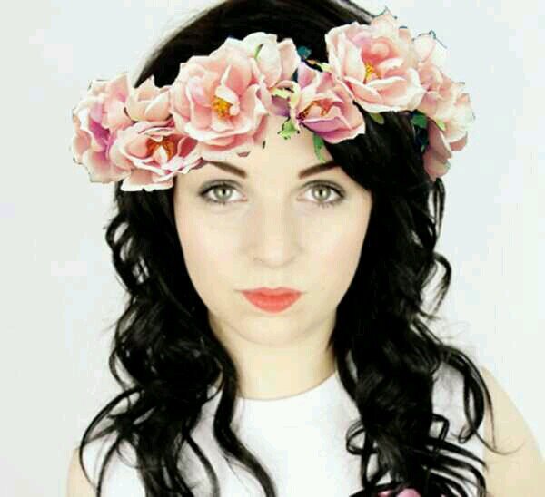 @Vulc4nMind 's twin sister. If you happen to be a human, you may refer to me as Peej. Training to be a psychiatrist [Single] [RP]