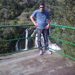 eu sou um  cara sincero brincalhão e gosto de falar com pessoas que me amam que me conpartilho comigo e valorizo as outras pessoas tambem que querem as mesmas