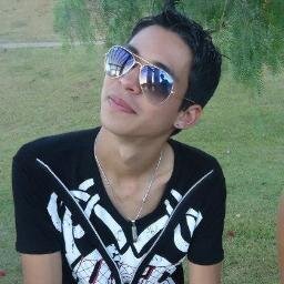 Cuidado com o que desejar pra mim, pois quem me protege não brinca e nem dorme.