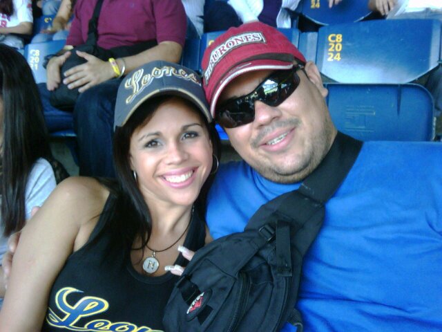Padre antes q todo....vivo y lucho por mis hijos...haz bien sin mirar a quien...y el feliz padre de una niña especial...enamorado eternamente de mi niña esposa.