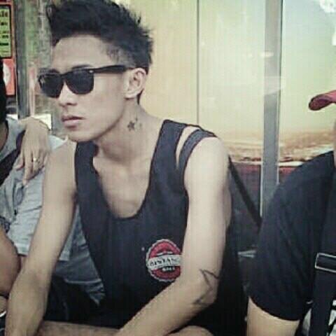 BerlianCahya15's profile picture. Enggak semua yg elo baca di TL gue itu bener..semua fiktif belaka jika ada ksamaan nama atau tempat saya mohon maap..
CHELSEA pride of london | the blue army..