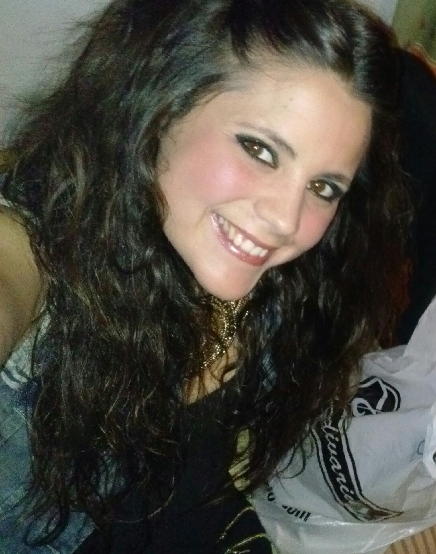 CarolinaCrdb's profile picture. Muy alegre,me encanta reirme y hacer reir :)