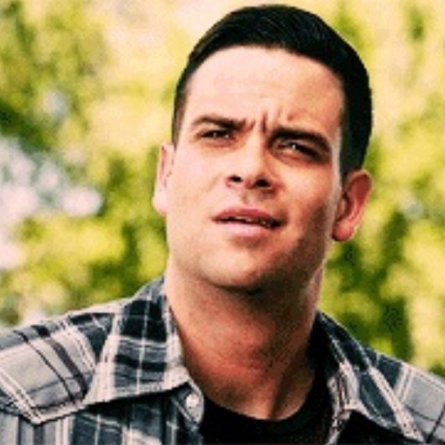 ABadassJew's profile picture. Have you seen my guns? {RP account, Literate}