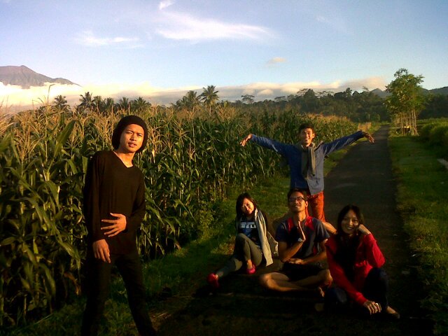 agunggpriantoro's profile picture. Banyak yang harus dikerjakan sekarang, artinya banyak juga yang harus dipikirkan kemudian (bukan sekarang).