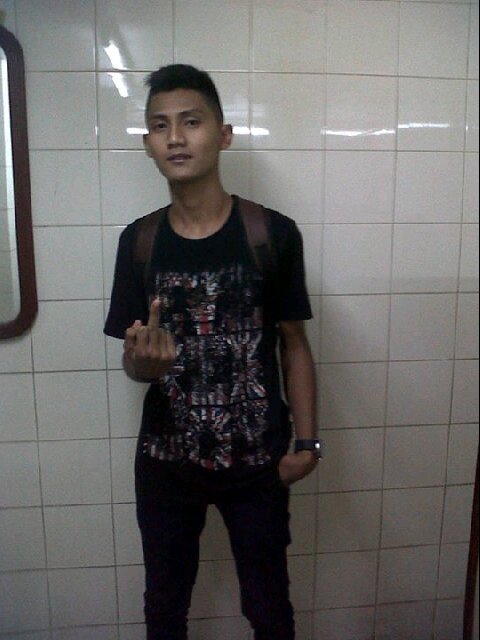 Really simple boy with simple face & simple style || https://t.co/zUSWddVf0X || @manUtd forever ||