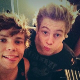 Now i have given you a free follow, please follow @calums_gal