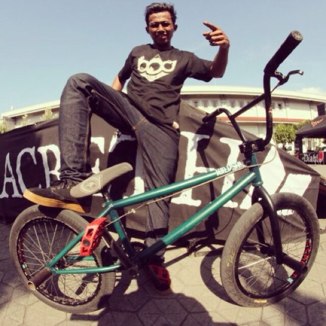 snowblindstore's profile picture. -ORIGINAL FEEL.ALIVE-
RIDE with FUN
Instagram: snowblind_fa
http://t.co/vrlSoAzboD
Enjoy!!