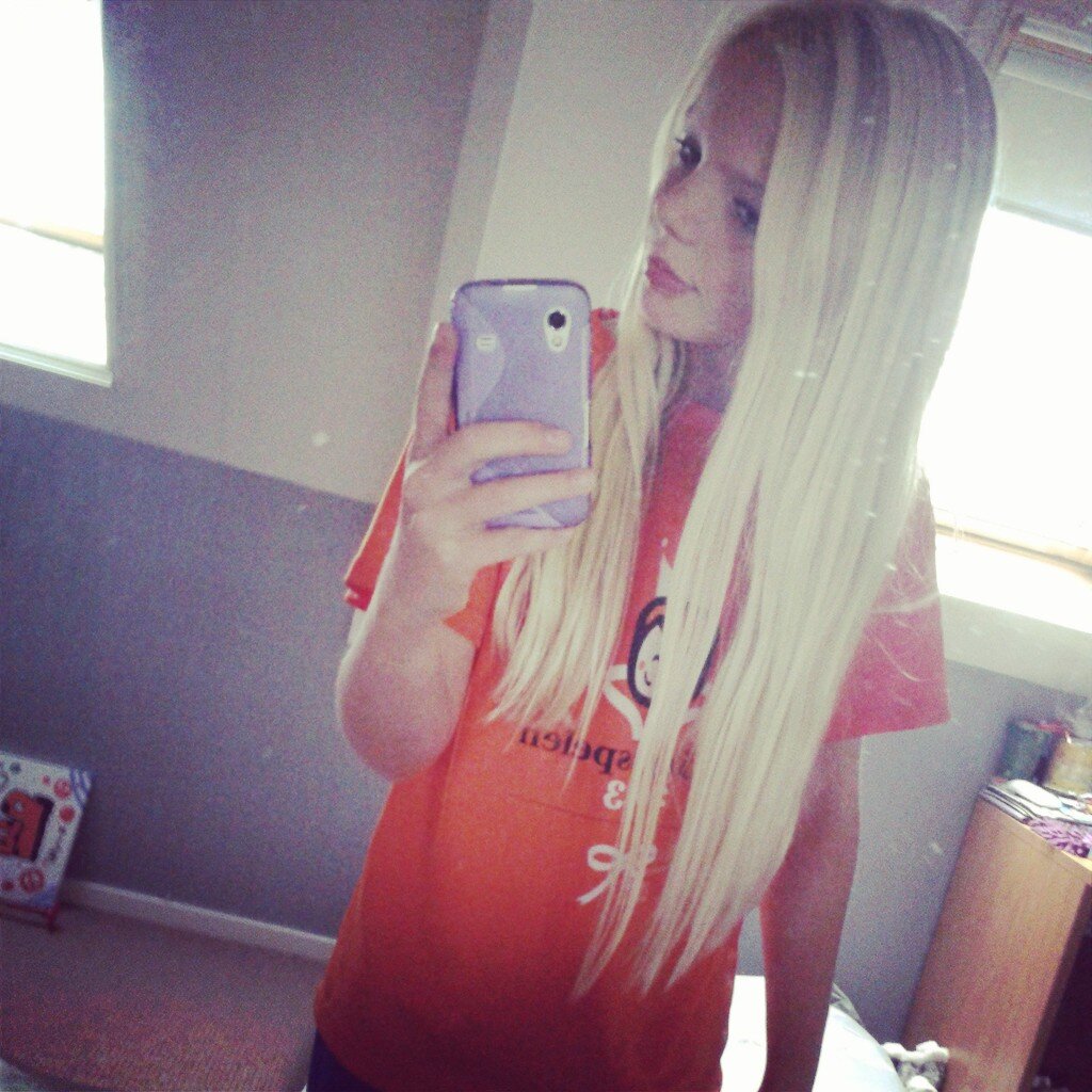 Carmel College~1K4~love my boyfriend~Mainiac~Love my dog~Love for my best dinnetjes~#Yolo #swagg