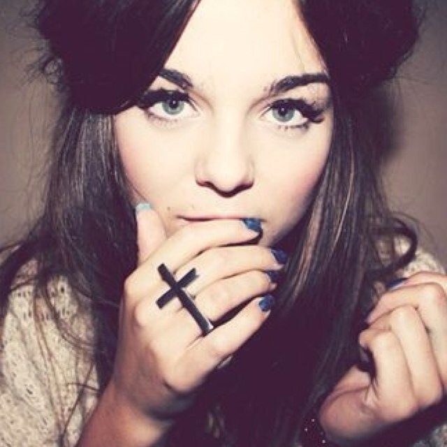 ☆The way to win a girls heart is to just be yourself-and make her laugh☆