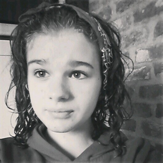 I'm Indra . 12 years . Born in Belgiuim xxxx http://t.co/FyAlg491sp