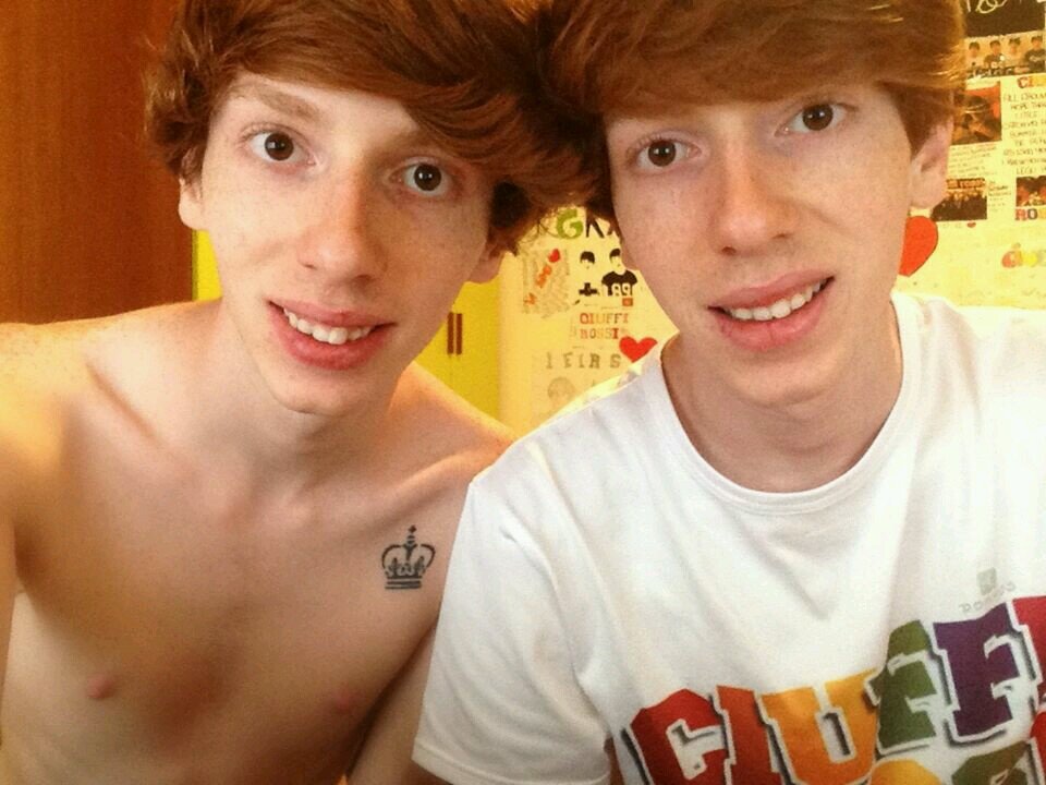 @alecover @marcobianchiweb follow me  3 i love you          ciuffiner forever 33