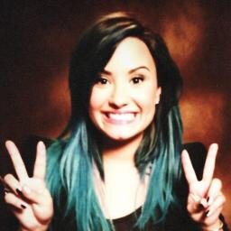 “Niente è più bello di un sorriso che ha lottato tra le lacrime”.
-Demetria Devonne Lovato. ∞
