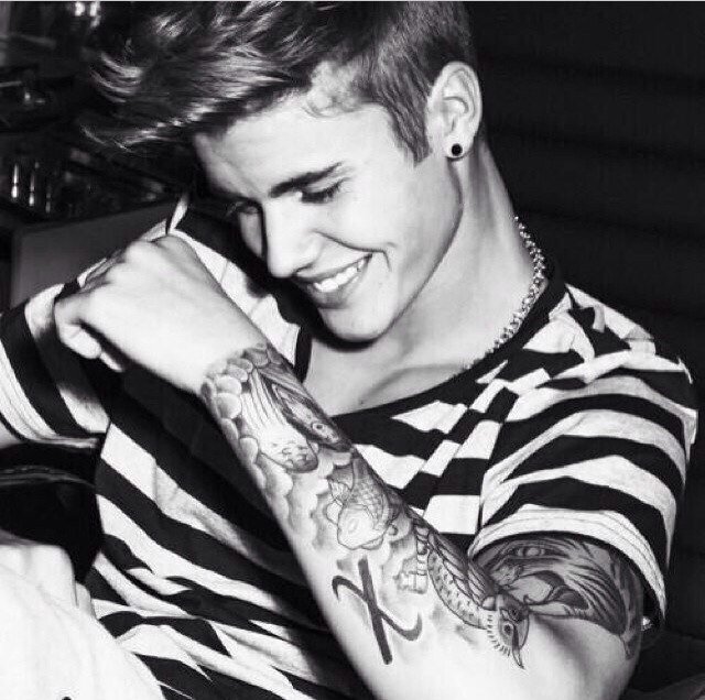 Im in love with Justin Bieber and One Direction. They are my life since they saved it. Larry is real,Louis Girl and Justin is my whore
