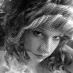I'm Ellie and I am nineteen. I love to hula hoop, spin poi, dance,model, listen to music, read. I love make-up and clothes.I'm weird, shy, and crazy all in one.