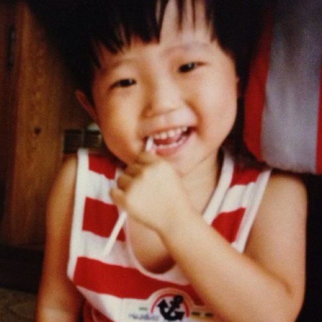 Lectom's profile picture. # [안타깝게도, 나는 당신의 아픔을 오롯이 당신과 같은 크기로 느낄 수 없어요. 나는 당신이 아니니까요.] 좋아하는 것도 많고 관심있는 것도 많음. 반짝거리는 사람을 좋아함. 위트, 센스, 번득이는 기지! 생체연령, 정신연령, 얼굴연령이 따로 노는 타입.