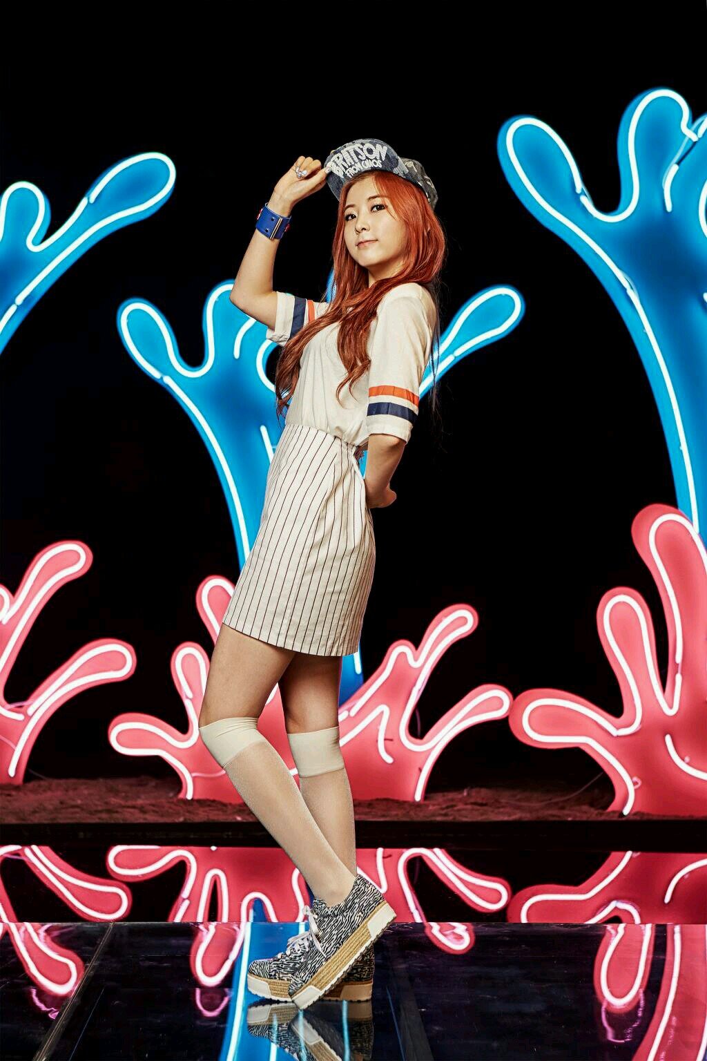 [V]@unicornskingdom 
♡
annyeong /waves/♡ 4minute's maknae Sohyun imnida ♡ ^^