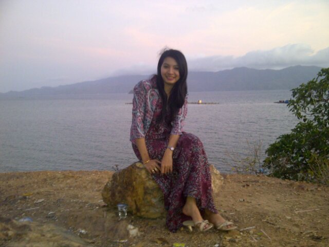 Bahagia itu qt Ɣªήğ ciptakan, bukan dia ataupun mereka..