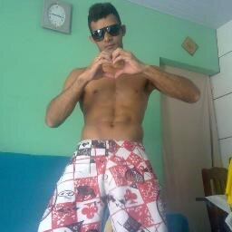 Posso nαõ ser perfeito,
Mαis são os meus defeitos que fαzem eu ser único.

Não te prometo nem α terrα, nem o céu, nem o mαr; Mαs prα sempre vou te αmααr (y)³
