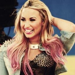 E tudo mudou quando eu te vi sorrir @ddlovato ♥