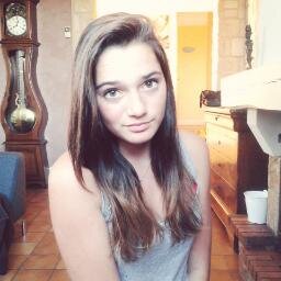 Beaucoup jugent, très peu savent, les vrais se taisent, les jaloux bavent.
Manon ma vie je t'aime plus que tout au monde.♥♥