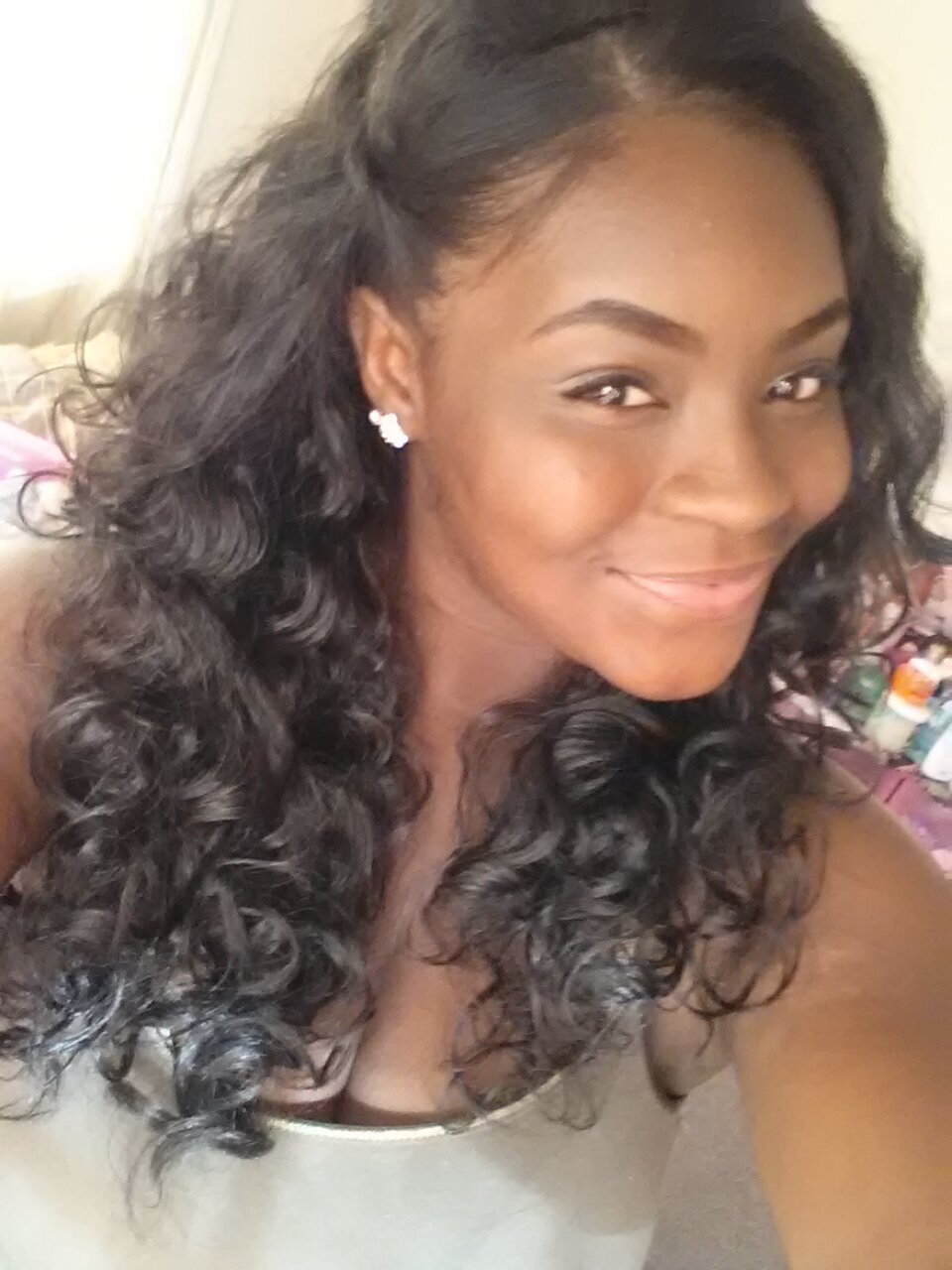 hmm my bio wat to say..im sweet goofy and a weirdo sumtimes naw im playing all the time ♡♥《