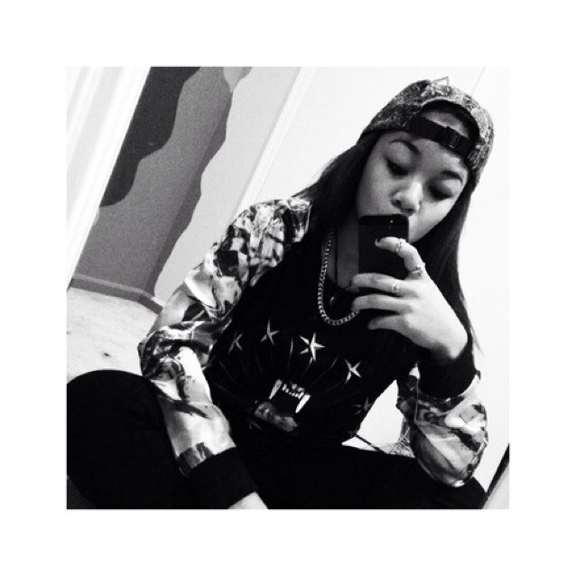 ☯ get in my car and we'll drive around. we'll make believe we are free. ☯ 
ily rih.