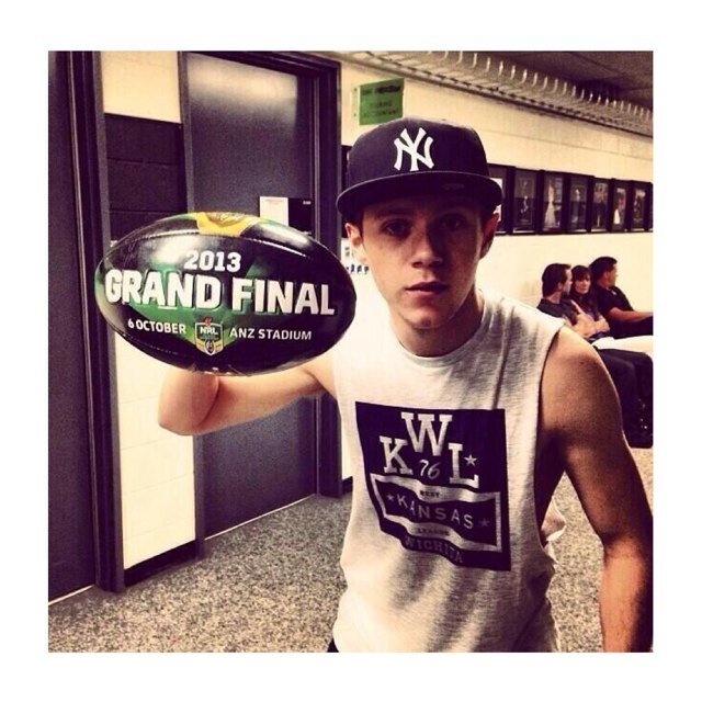 ¿Directioner? ¿Entonces a que esperas para seguir a @nuestroirlandes? Alli encontraras hechos,especiales, facts y mucho mas. GRACIAS.