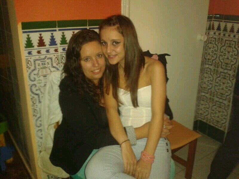 Jamas cambies lo que mas quieres en la vida por lo que mas deseas en el momento,por que los momentos pasan pero la vida sigue =)