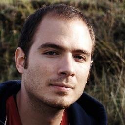 más cercano a un indigente que a una persona decente