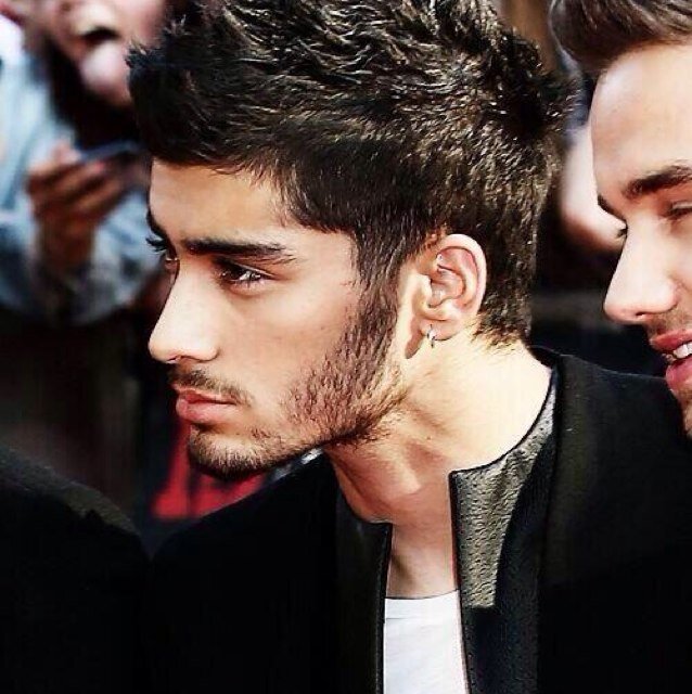 Free follow ;) please go follow @sharktoothzayn Ily