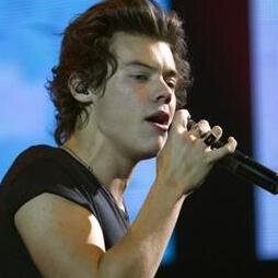 Central de Informações, fotos e tudo que se passa na vida de Harry Styles/One Direction. Baixe o app para seu celular: http://t.co/CfYh67HXOm