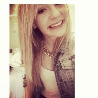 chloeehart13's profile picture. 