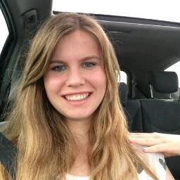 Ik heet Zoë, kom ui 2000. ik heb een broertje en een hond, ik weet niet wat ik moet typen dus ben ik klaar, bybyxxzozo