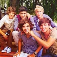 Hey Loves, This is a free follow, do not follow this account, please follow @xCupcakeHazziex she is amazing.