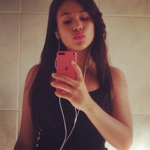 clarinhaflores's profile picture. existem pessoas que nos inspiram...
outras que nos fazem bem...
e aquelas que,simplesmente
sem pedir licença,
tocam a nossa alma