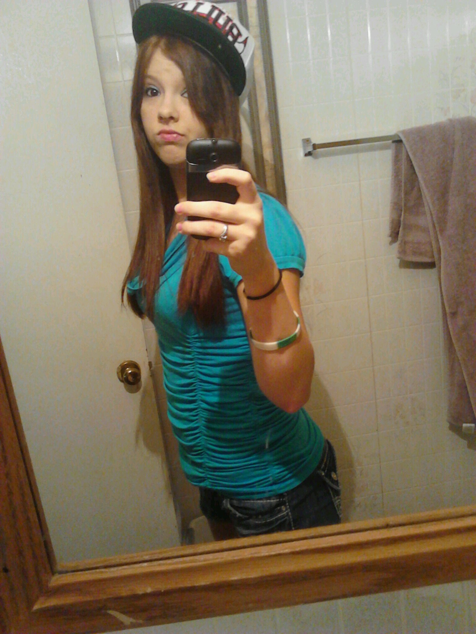 Im 18. Castor High School. Single. Livin life how I want to live it! :)