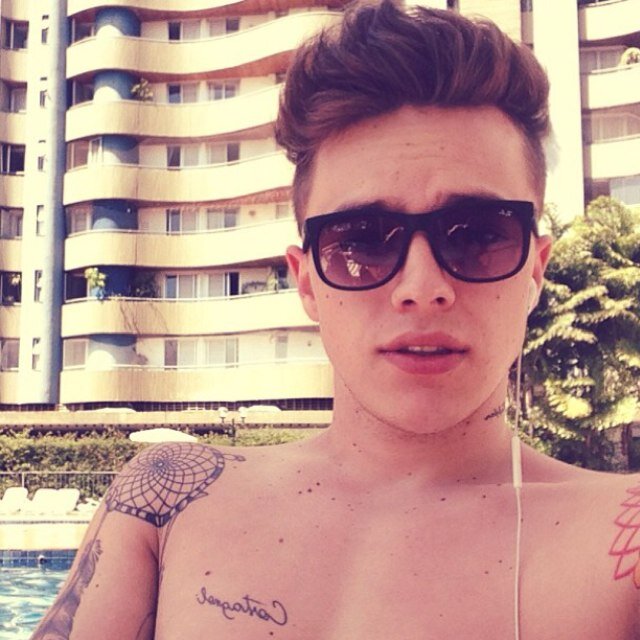 flyrn_'s profile picture. 'me protegeu e me tirou de todo o perigo'