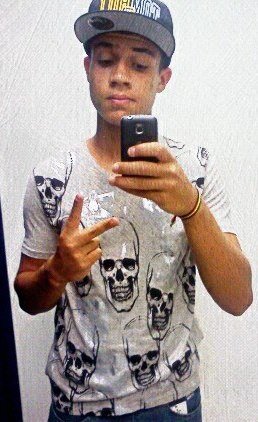 Oque esta fazendo em casa? por acasa esta doente? ver TV é deprimente, nao tem nada mais sem graça'o bom denoite é ir pra rua' mesmo qando esta chovendo!MATANZA