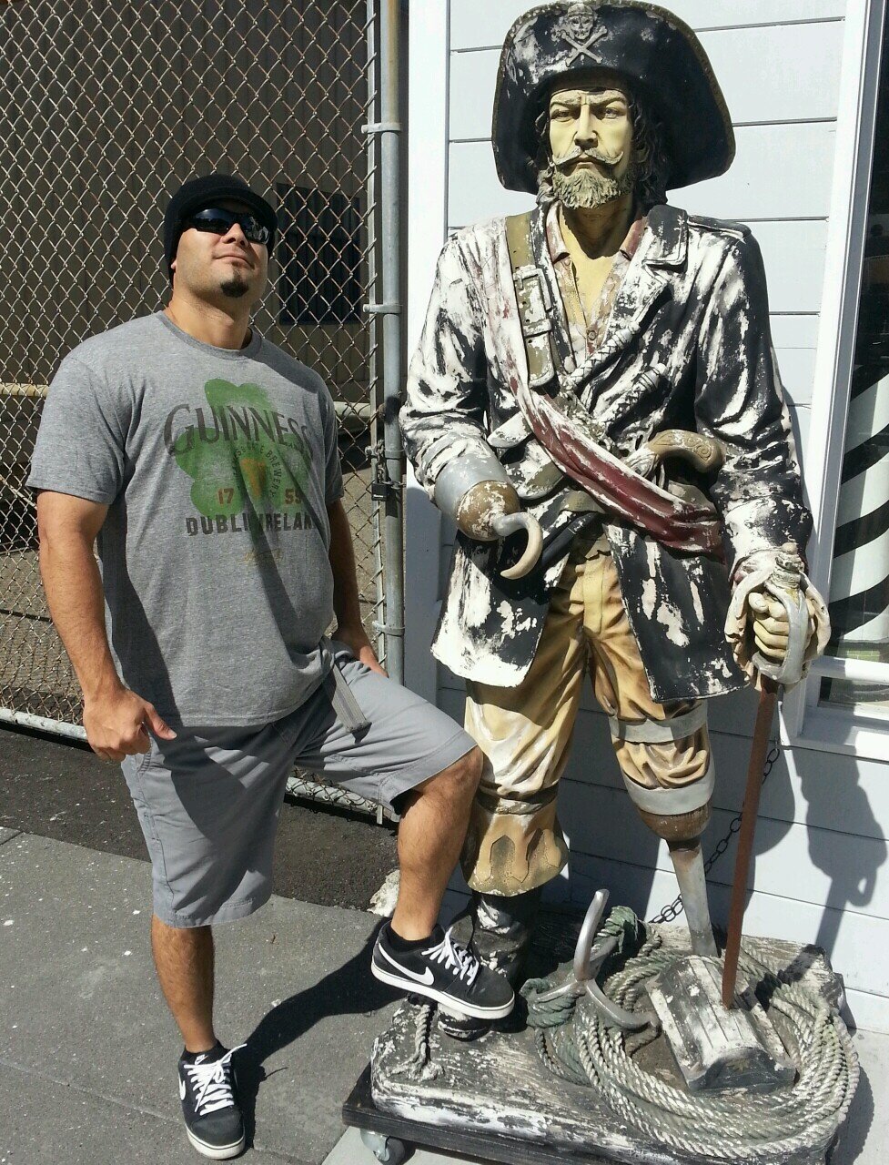 All pro Electrician,Fitness Guru,MMA,Blue Belt BJJ,Gamer,NRA,Guns,The Walking Dead,49ers,Pistons,UH,Oregon fan.