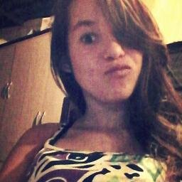♥ musica  ♥ amigos ♥ família *--*                                                               EU SOU PHODA (:
