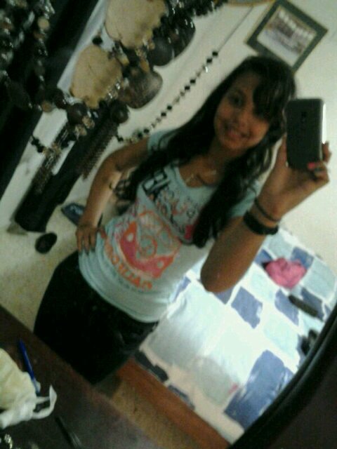 Dios es mi todO ♥vivO mi vida como si fuera mi ultimo dia☺me encanta twittear y si me sigues te sigo .